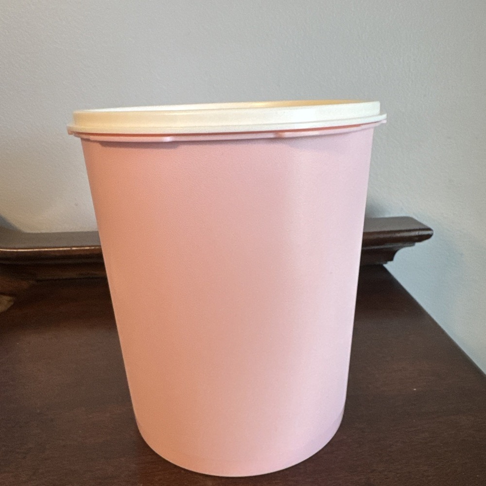 #807 Tupperware Canister 2.7L / 2.75 Quart Pink - No Design